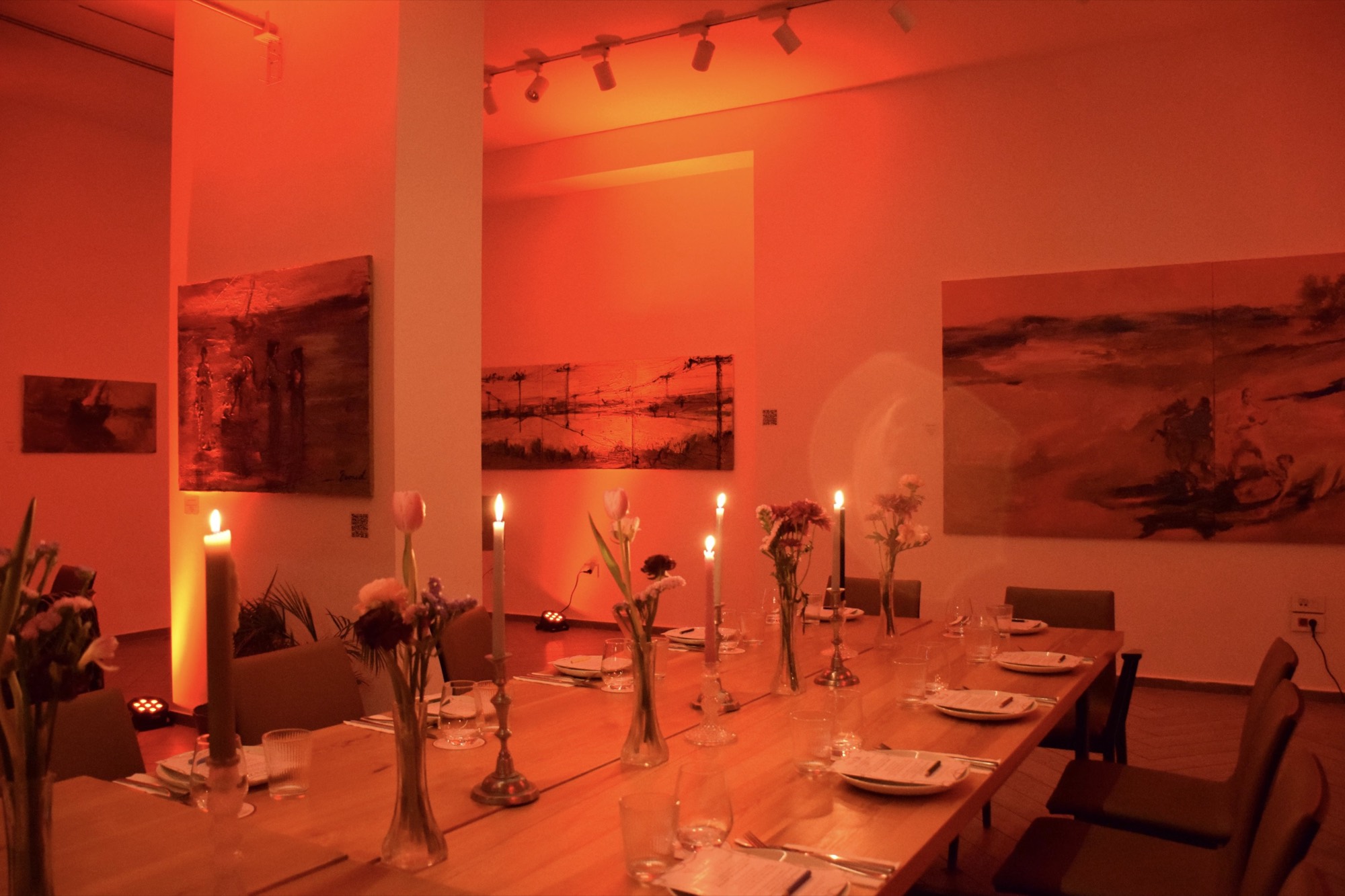 Scénographie de dîner de gala par Atelier Sans Titre, membre de l'écosystème Azzi Studios, Beyrouth